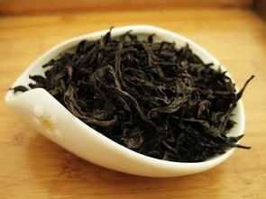 肉桂是武夷山中的岩茶,既不是红茶也不是绿茶,属于乌龙茶的一种.