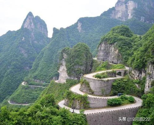 東為東梁山(又稱博望山),西為西梁山(又稱梁山)