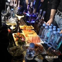 酒吧喝酒图片真实照片酒吧喝酒图片真实照片高清伤感