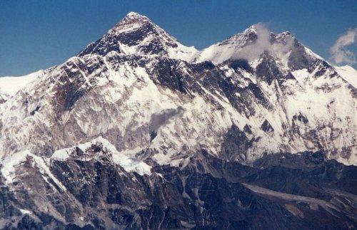 如果这样yalungkang就是世界第五高峰,还比马卡鲁高一些