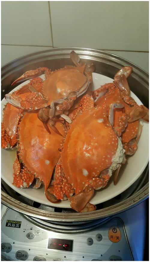 高压锅蒸3两以下的螃蟹蒸10分钟即可,螃蟹每增加1两,蒸煮时间加2分钟
