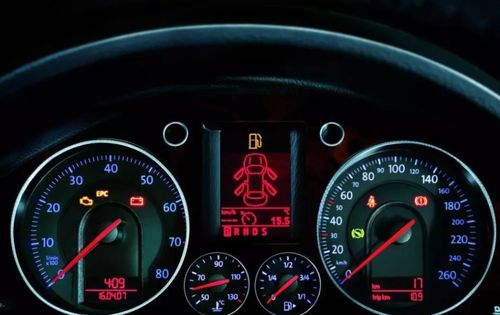 汽车仪表盘显示标志,汽车仪表板上一个像茶壶一样的灯亮着是什么意思