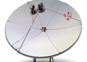 1,首先安装好大锅卫星接收器,把接受信号的锅盖面朝西南方